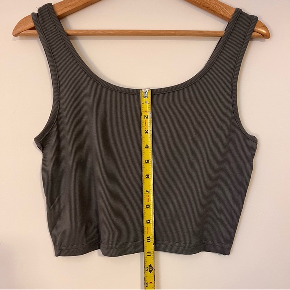 Cropped Tank - Picture 5 of 5